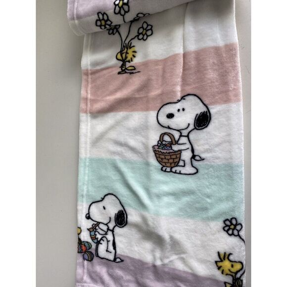 Peanuts Snoopy Woodstock Spring Easter Eggs 50 X 70" Throw Blanket Blue Pink NEW - Picture 14 of 16